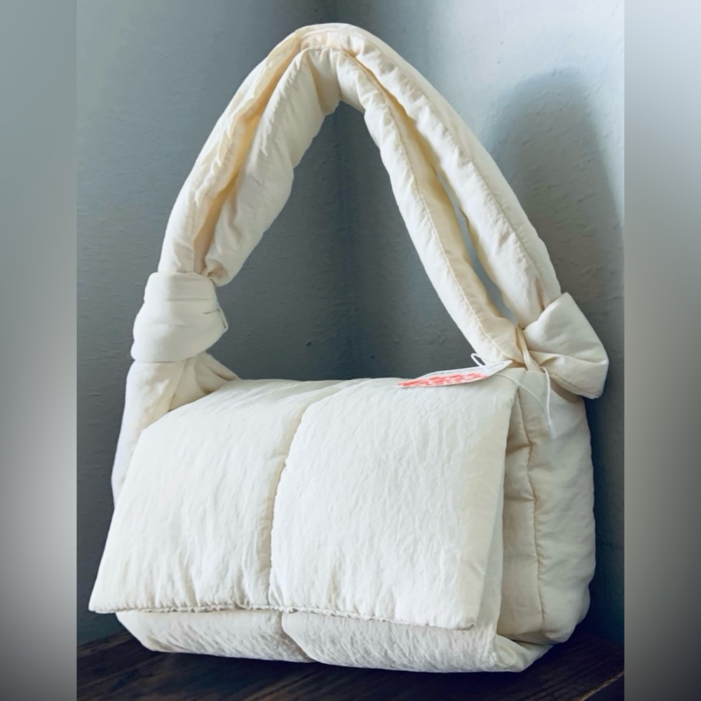 ‼️‼️ S O L D ‼️‼️ Free People ~ ‘Puffy Muff Crossbody’ Bag/Purse *NWT* - Picture 10 of 12